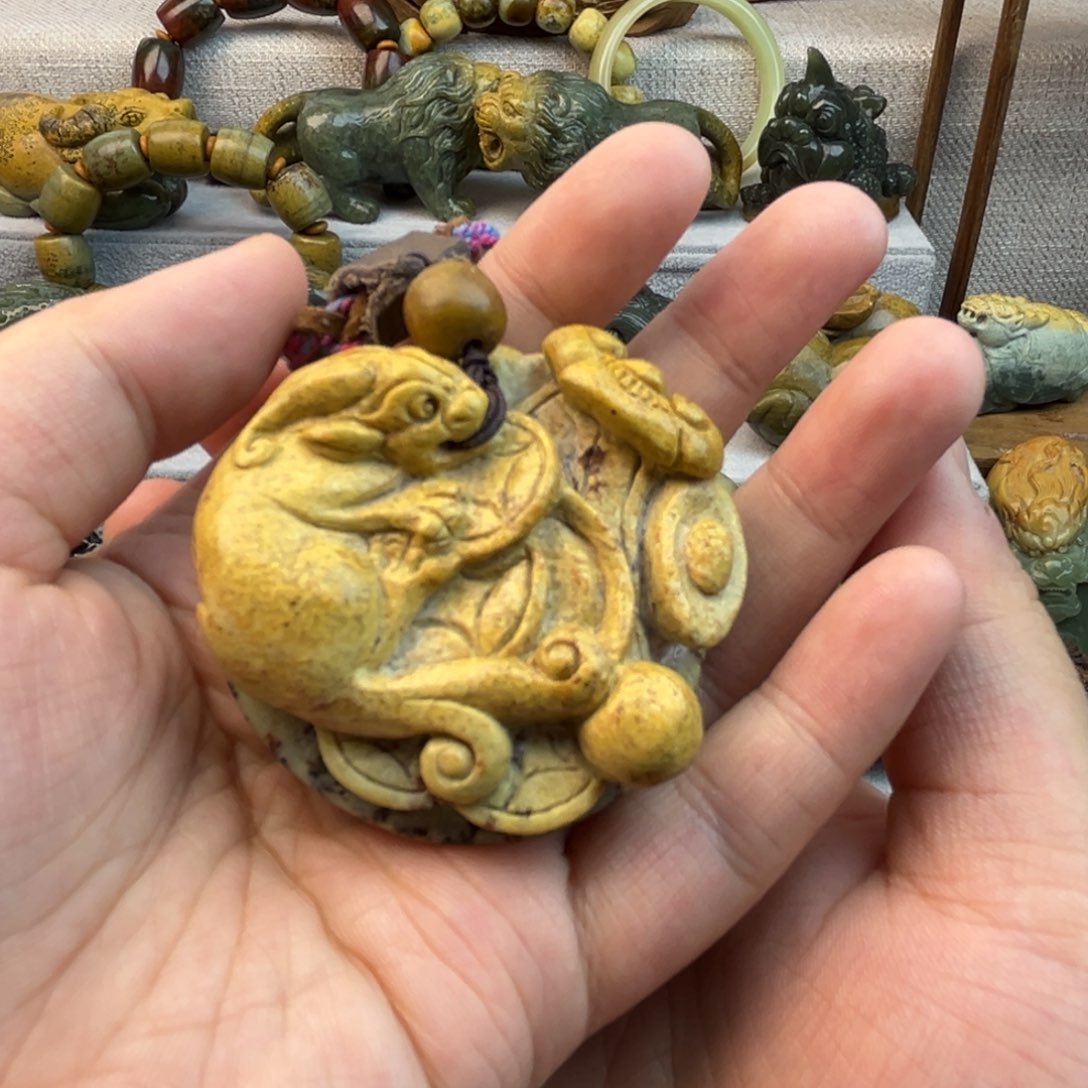 岫岩河磨玉（透闪石质玉）把件未镶嵌