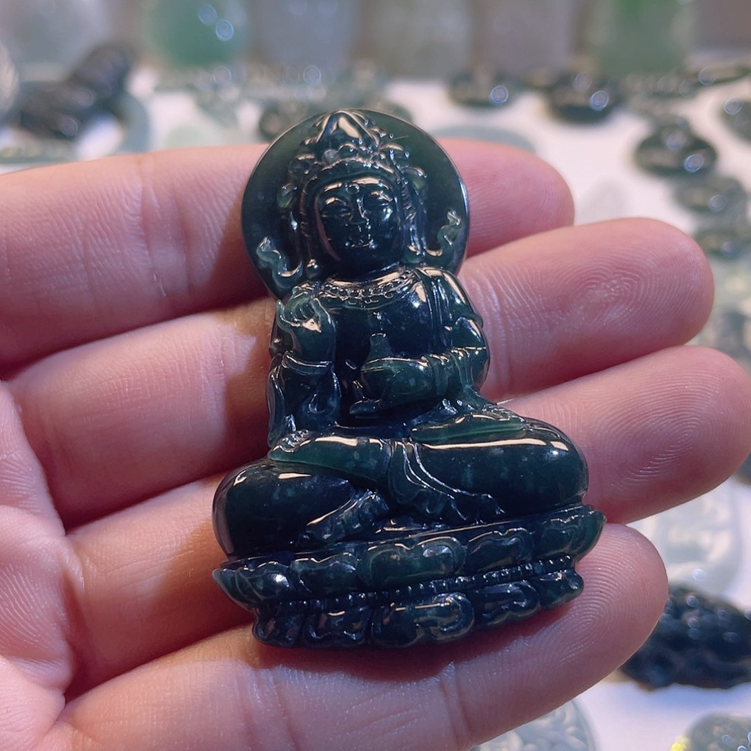 翡翠颈饰未镶嵌自在观音