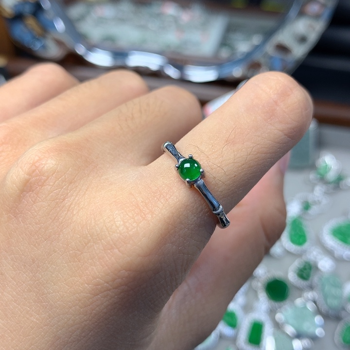 翡翠未镶嵌戒指戒指