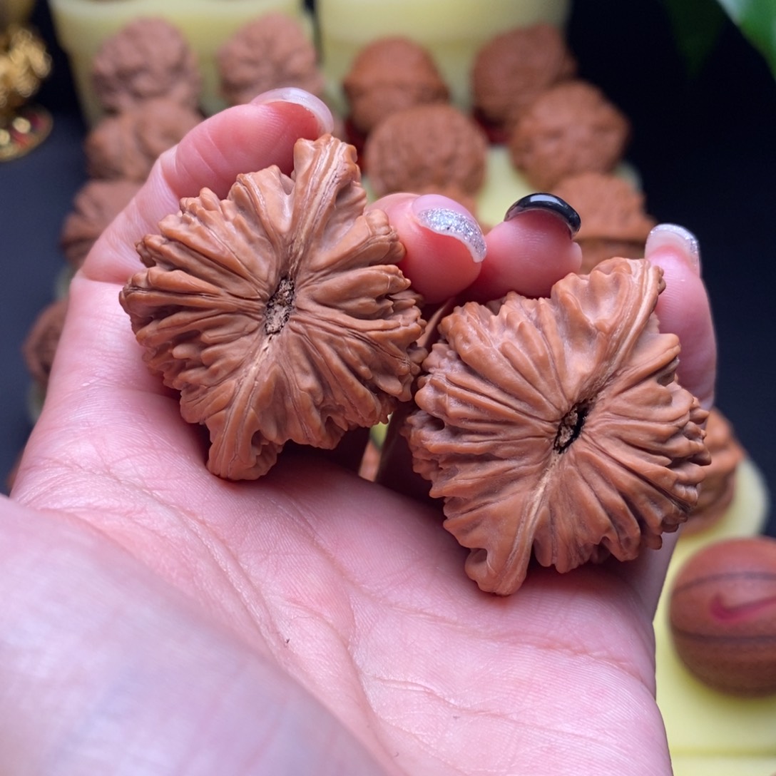 把件文玩核桃冯*彪四座楼白茬44➕尺