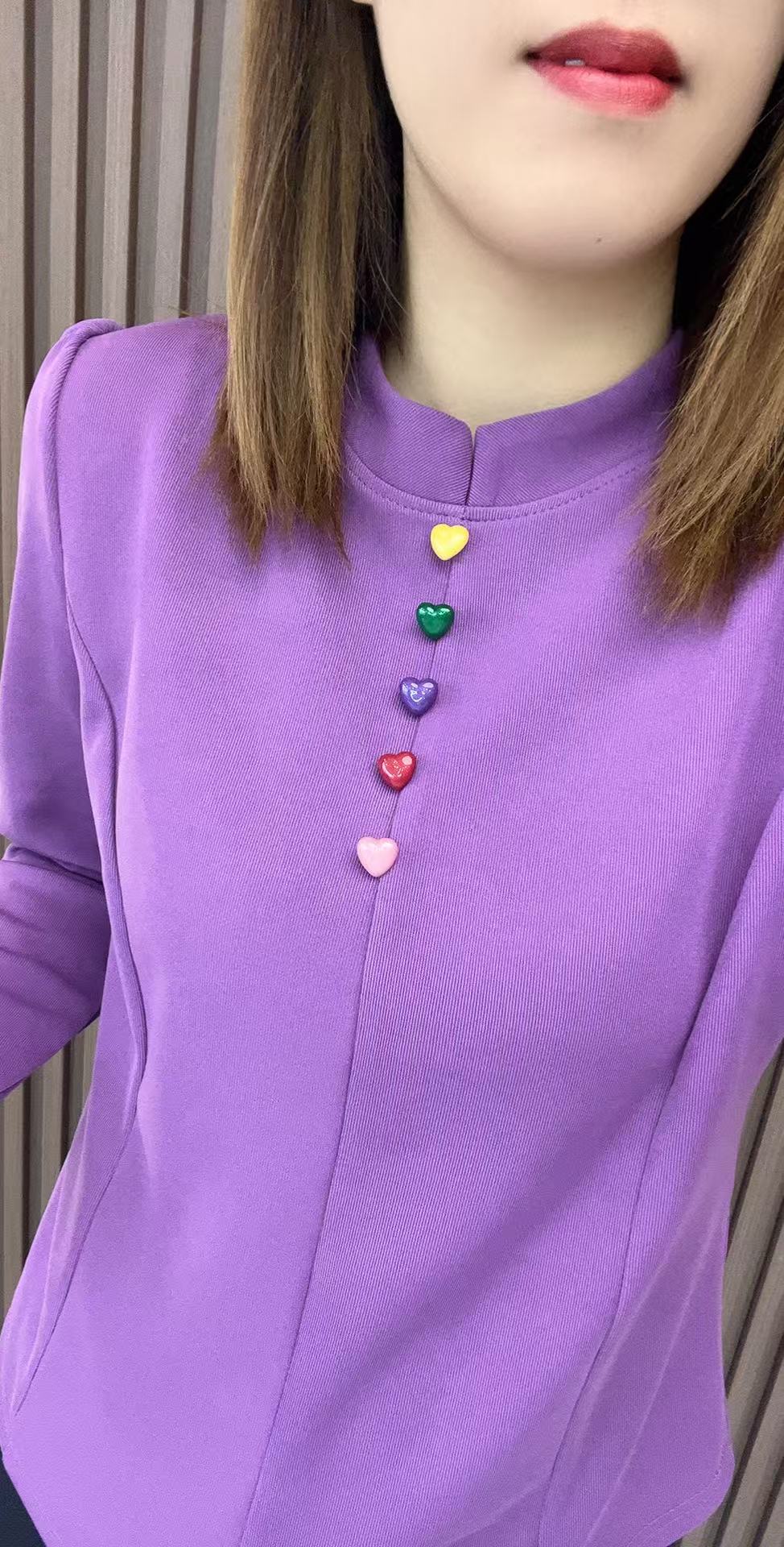 8609春季新款爱心彩扣时尚百搭气质显瘦打底衫