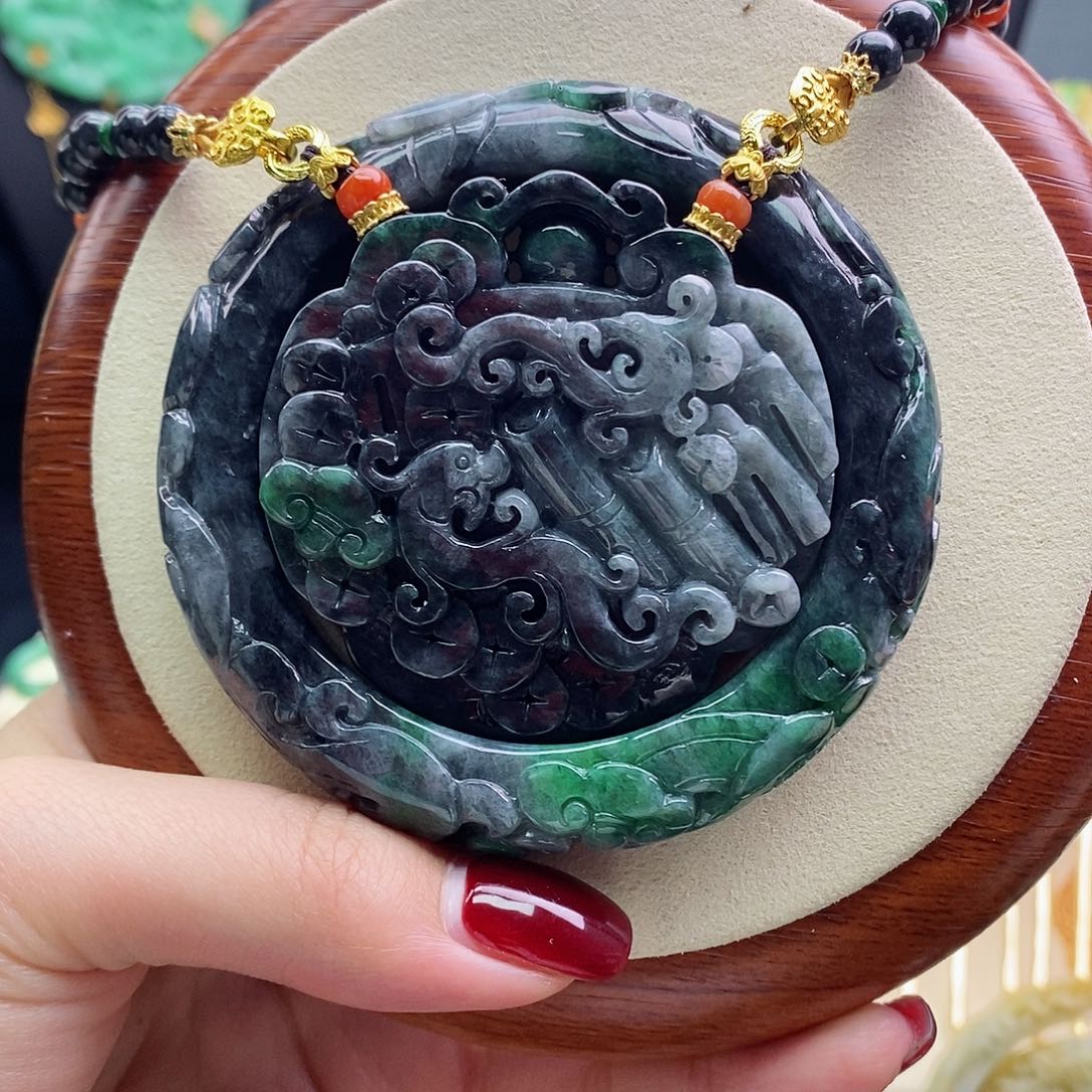 翡翠手镯未镶嵌套镯