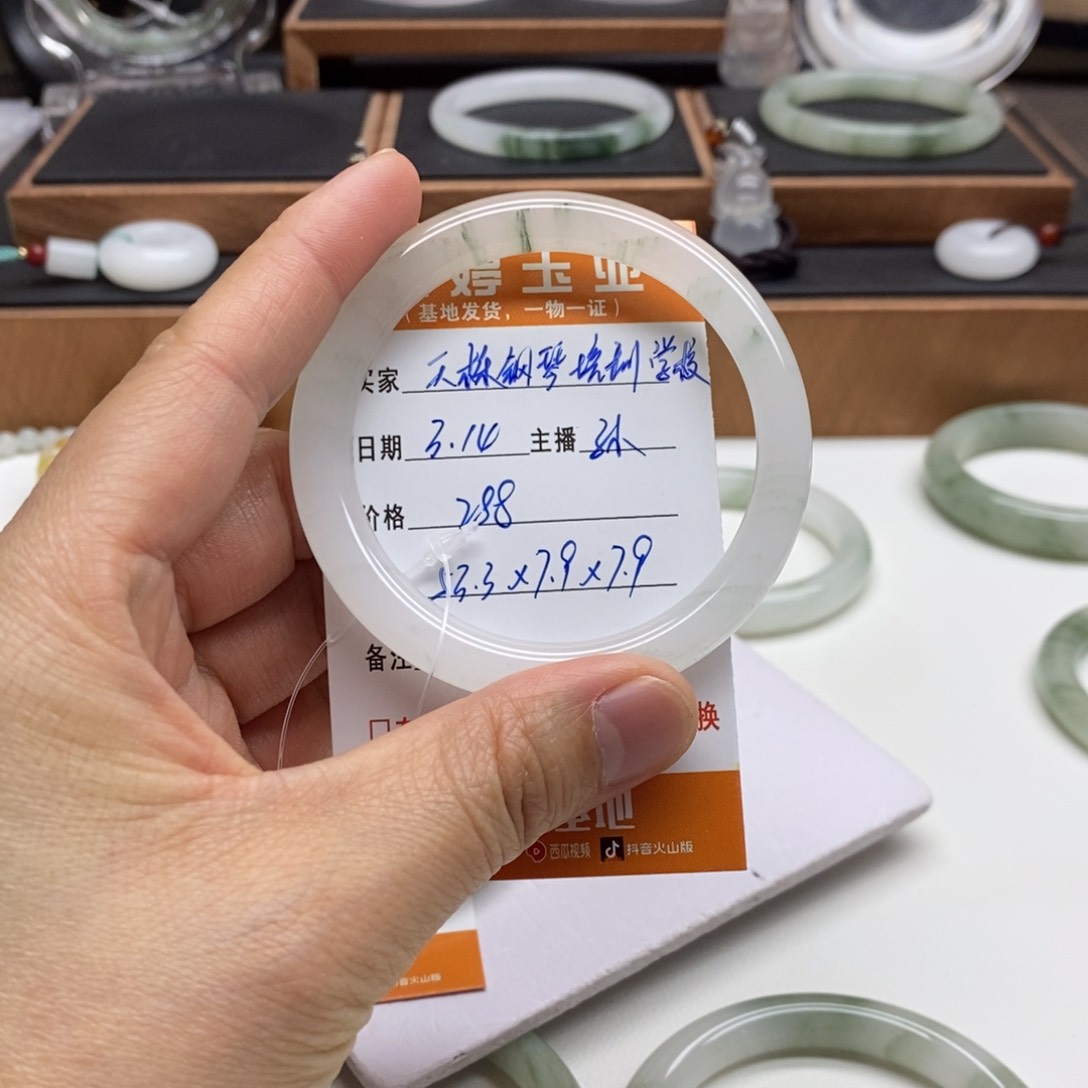 石英质玉未镶嵌手镯天****校