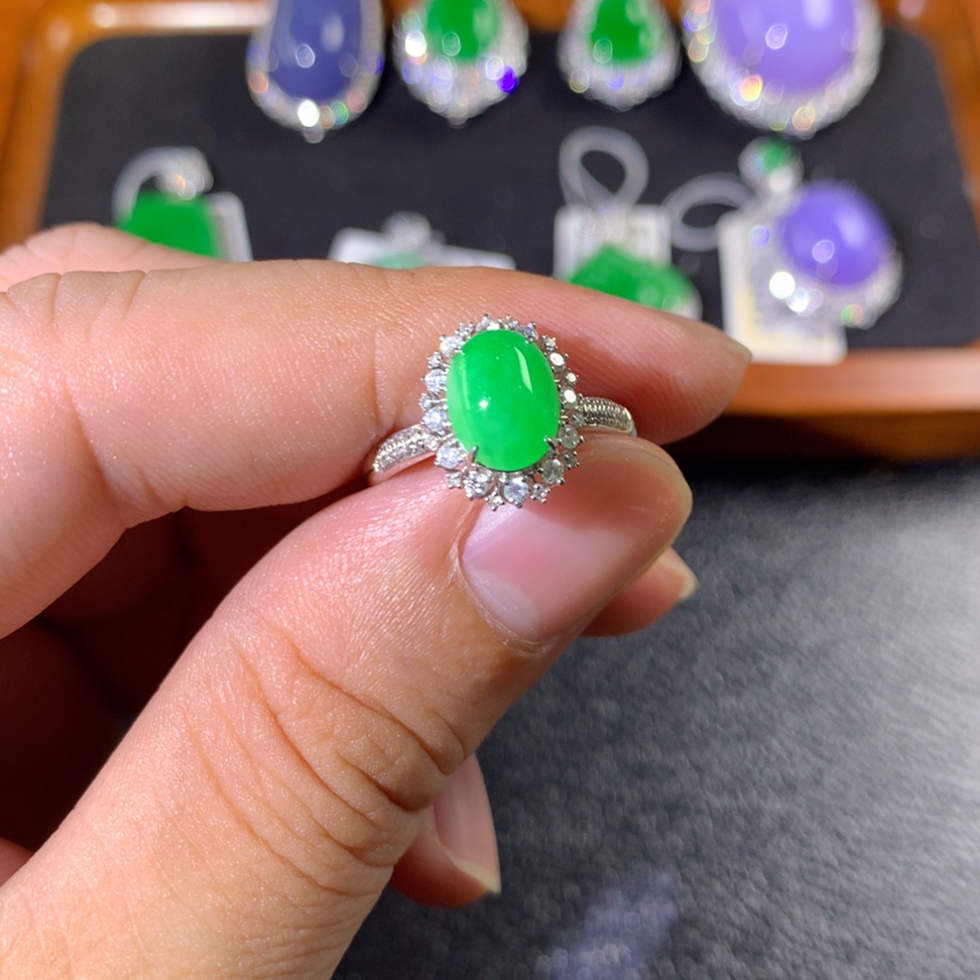 翡翠18K金镶嵌戒指翡翠