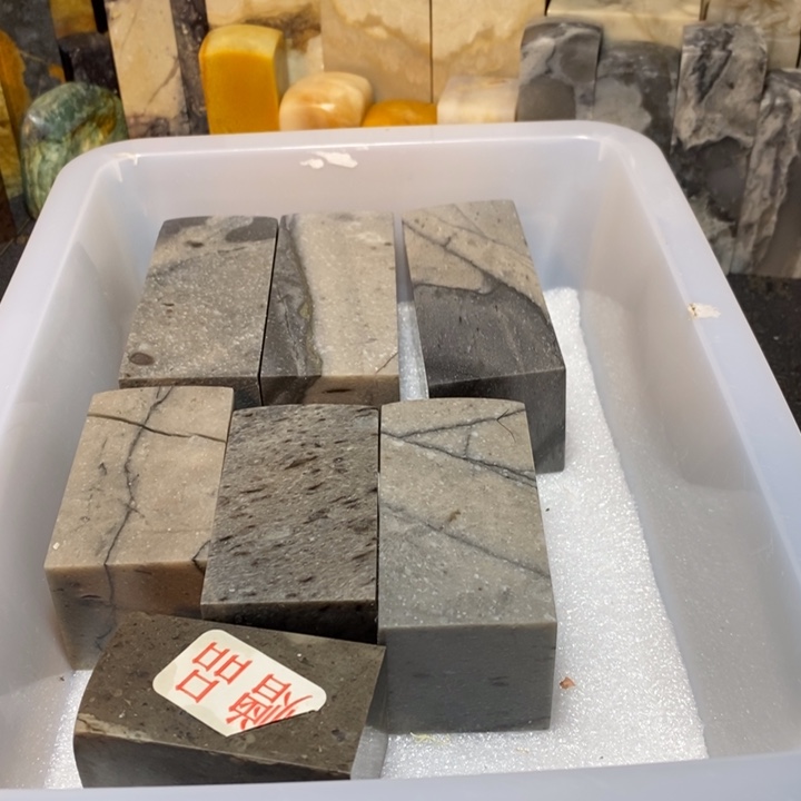 昌化鸡血石牛角底