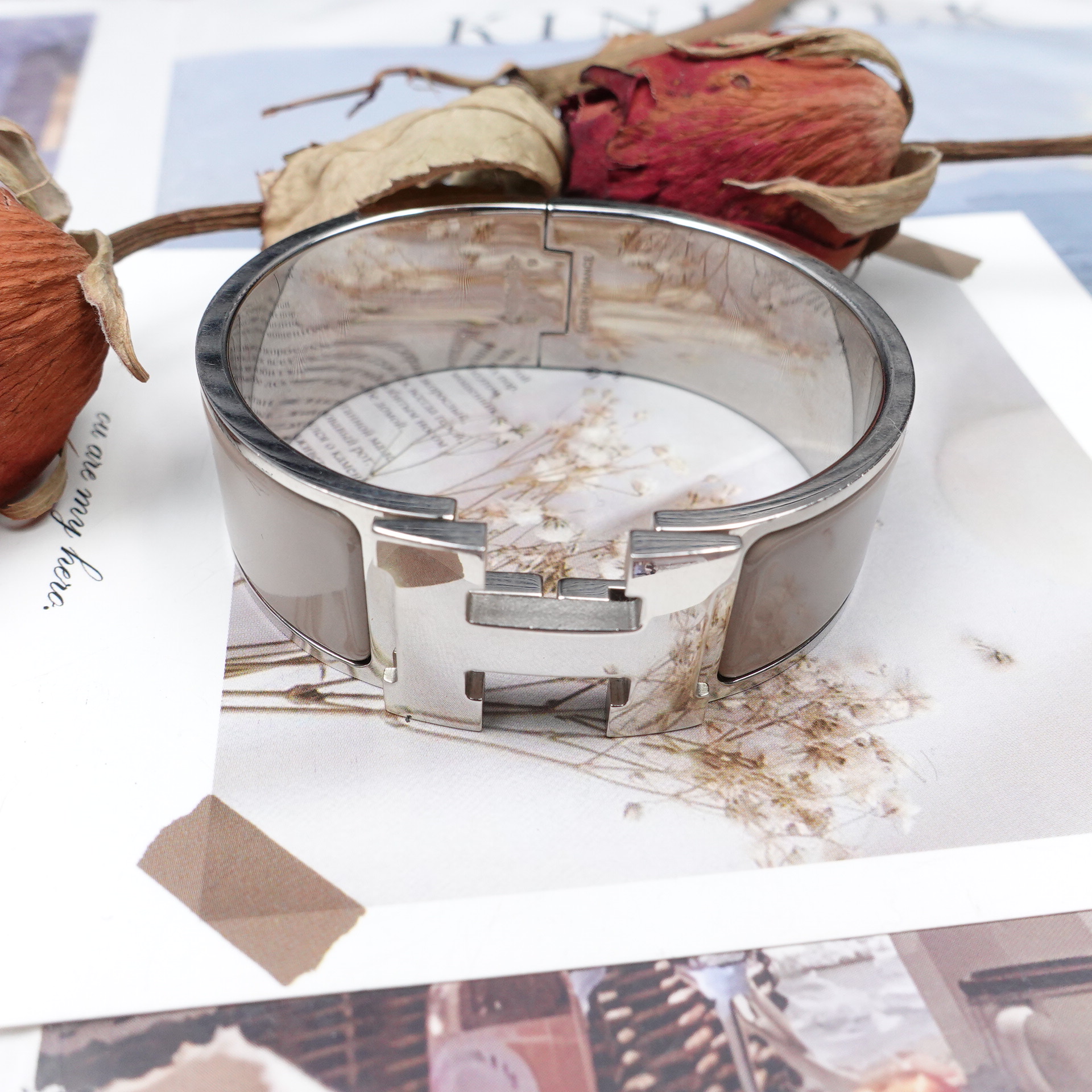 99新 Hermes/爱马仕 宽版奶茶灰 手镯 T10311924