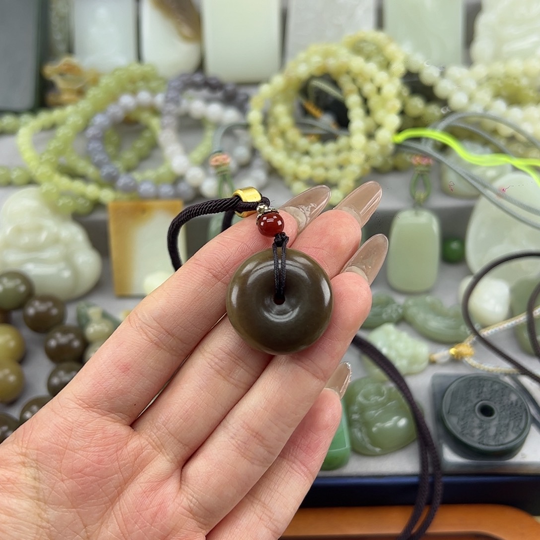 和田玉未镶嵌颈饰