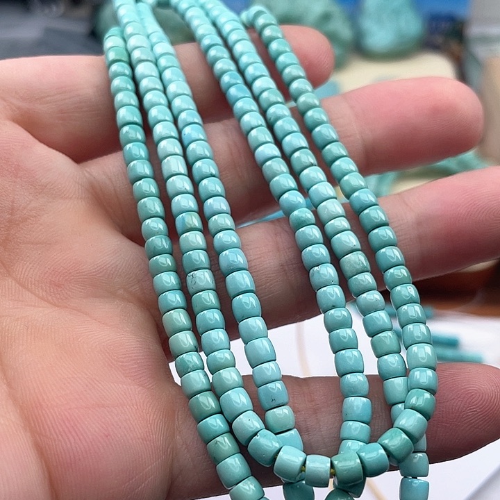 绿松石颈饰未镶嵌