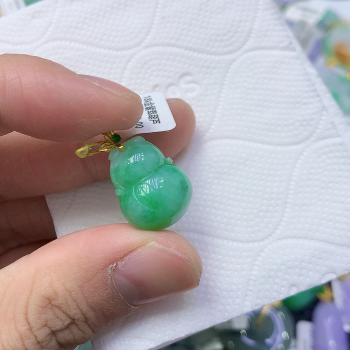 颈饰18K金镶嵌翡翠