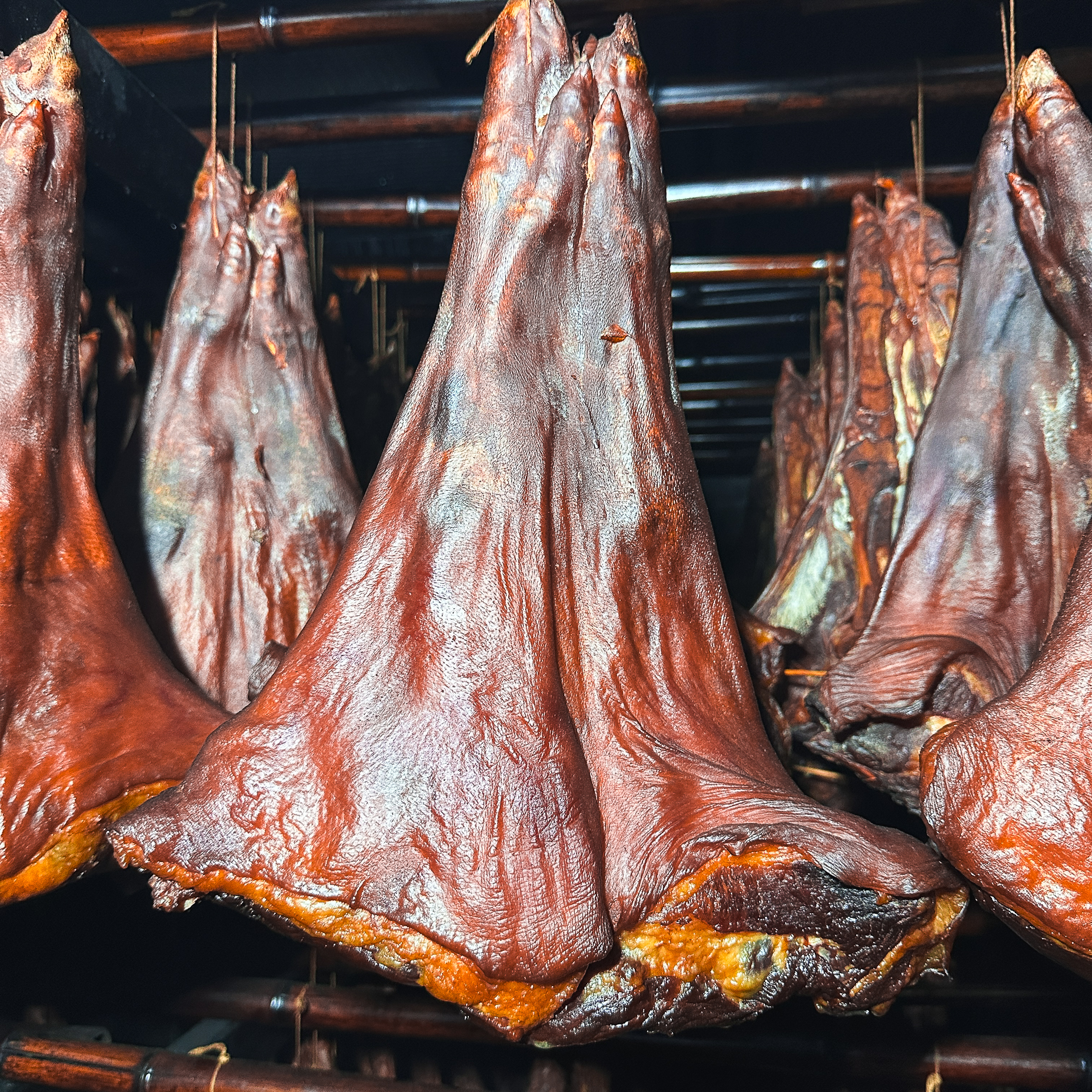  湖南农家腊肉腊猪脚 传统熏制舌尖美味 年味必备