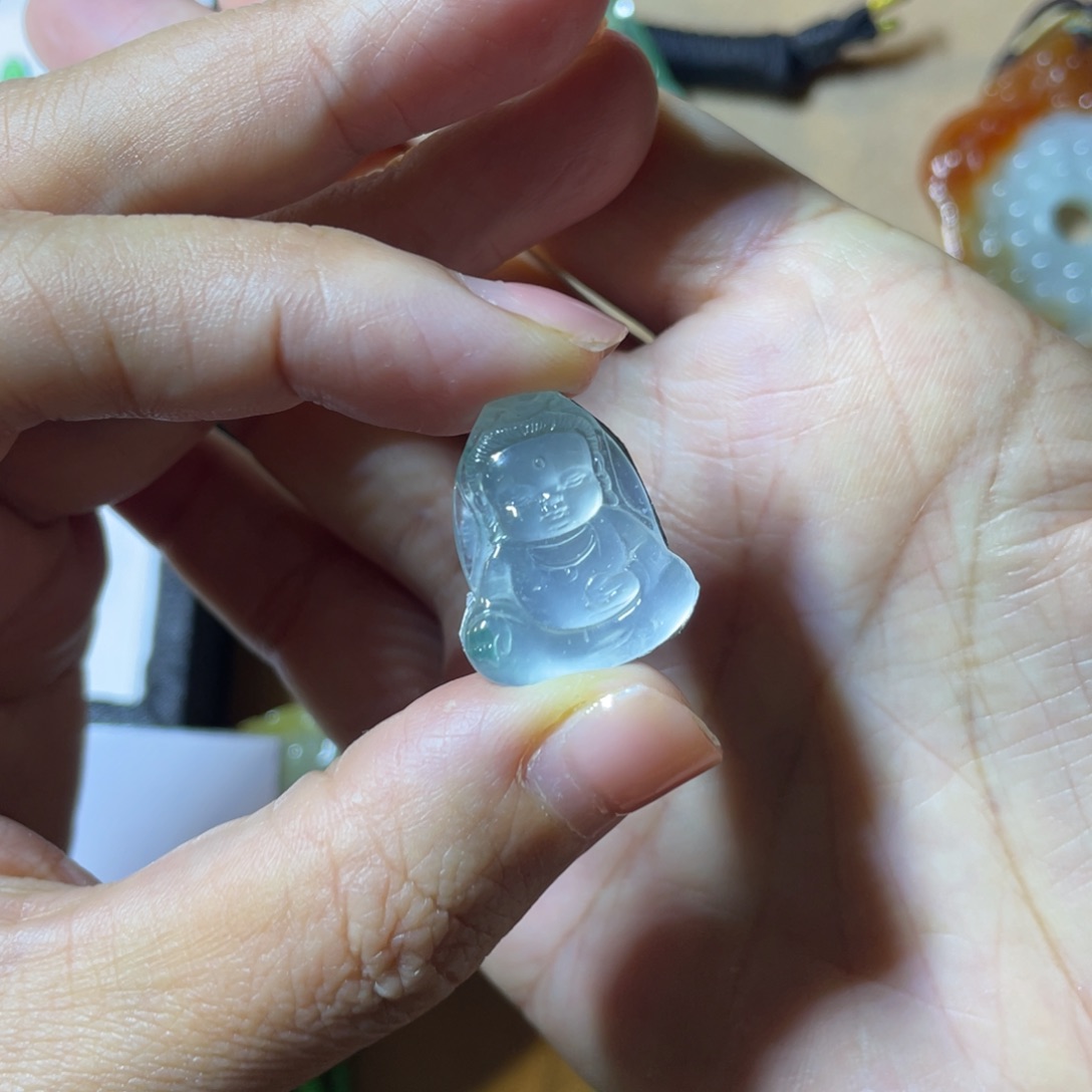 翡翠颈饰未镶嵌观音