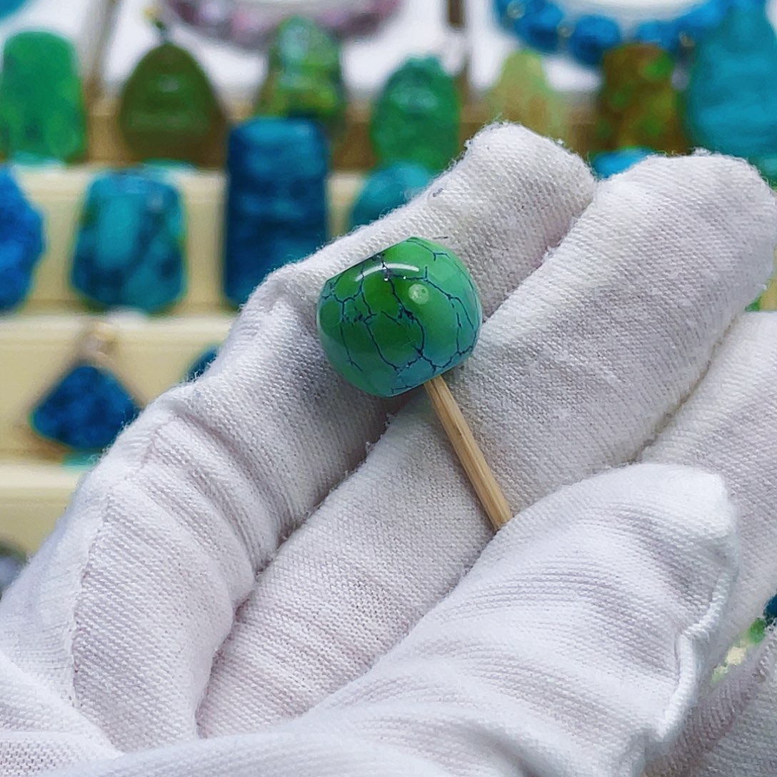 绿松石未镶嵌颈饰