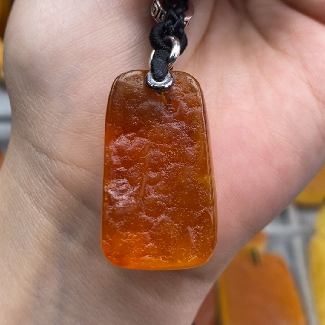 琥珀吊坠(赠链)未镶嵌