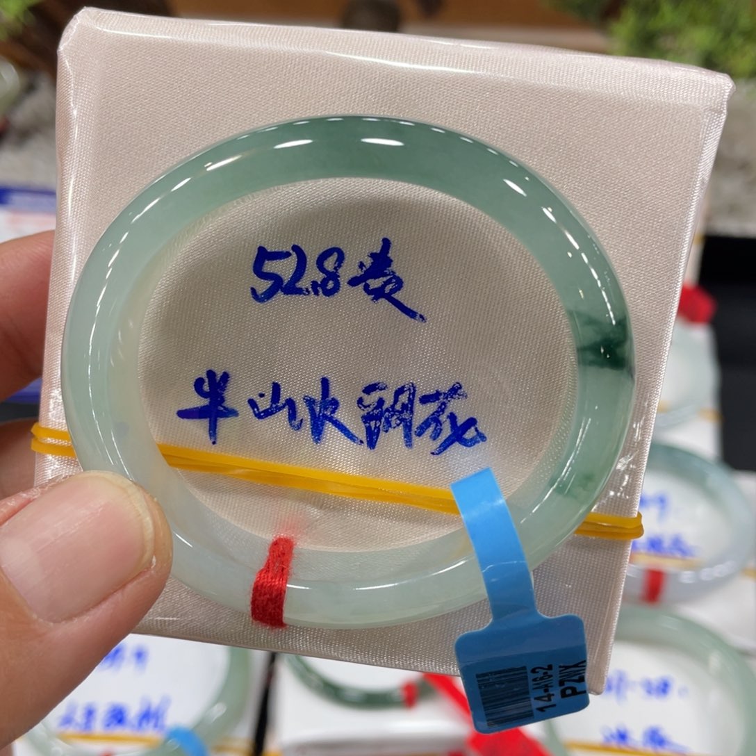 翡翠手镯未镶嵌翡翠