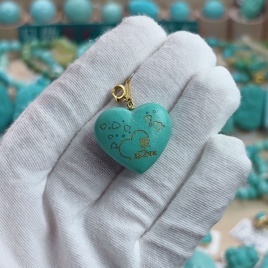 绿松石未镶嵌珠宝奇石