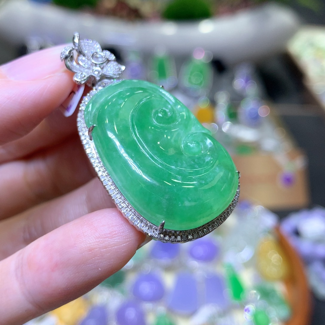 【闪购商品】翡翠颈饰18K金镶嵌翡翠吊坠项链