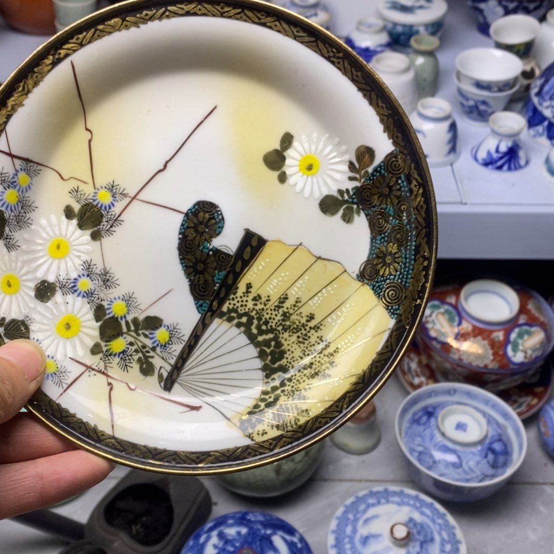 瓷片是因为她太喜欢了所以还是