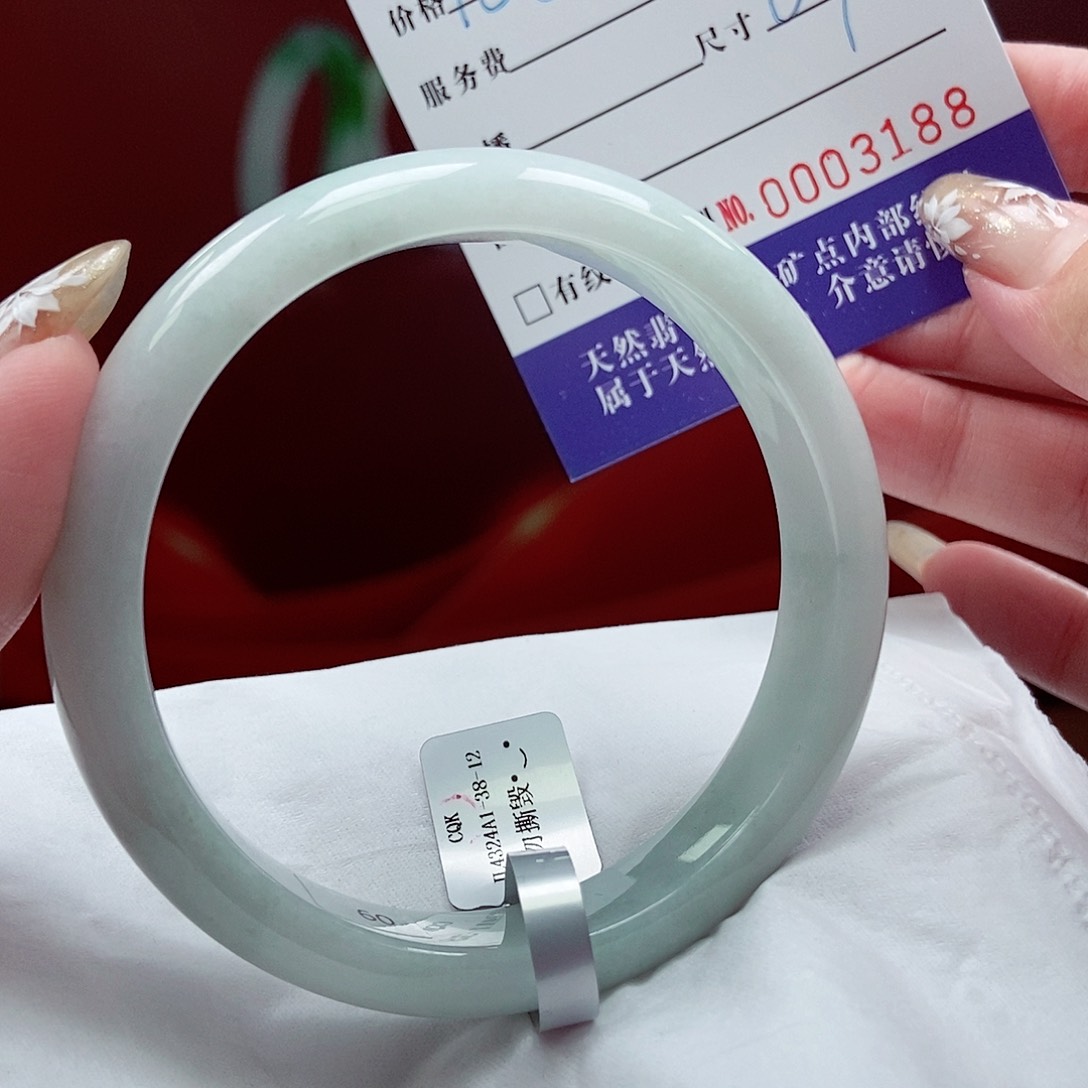 翡翠手镯未镶嵌60圈口