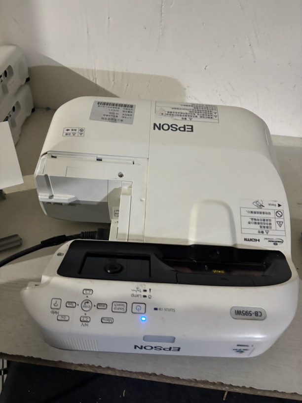 9新 Epson/爱普生 二手 爱普生 595wi超短焦投影仪 运费自理