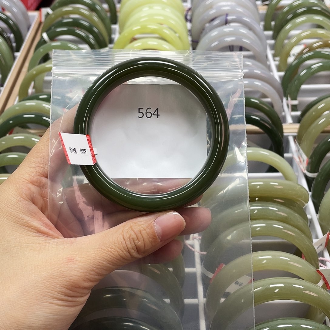 和田玉（糖玉）手镯未镶嵌564圈口61