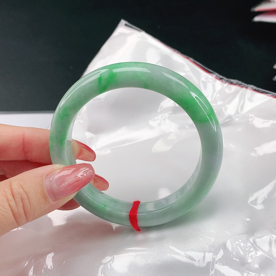 翡翠手镯未镶嵌翡翠276