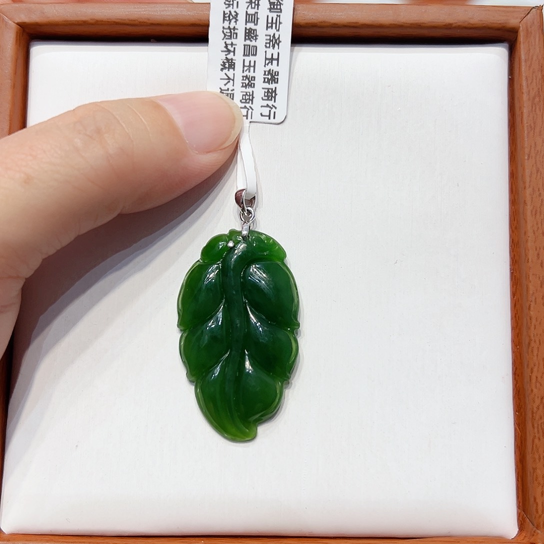 和田玉颈饰18K金镶嵌