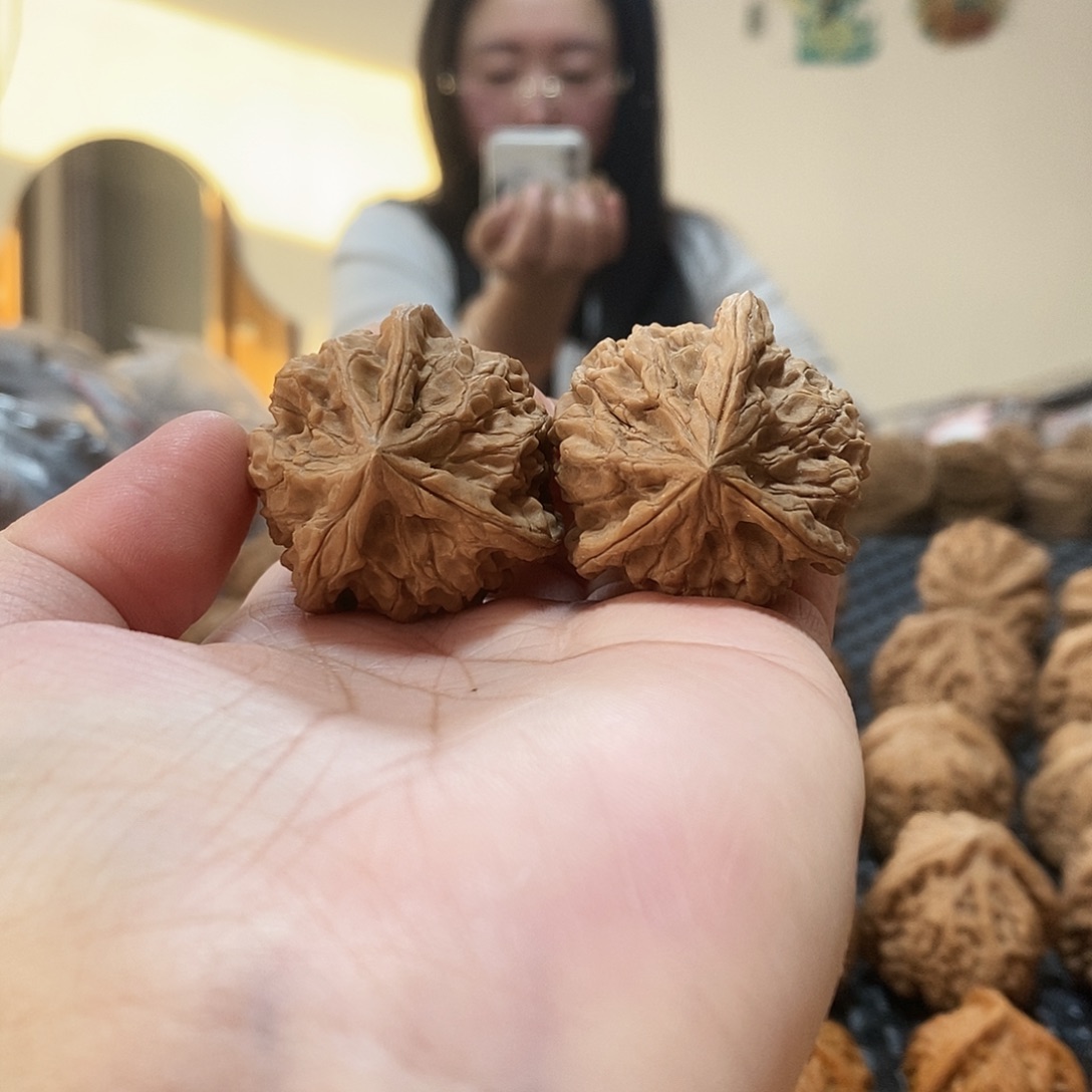 吊坠桃核玉玺三棱