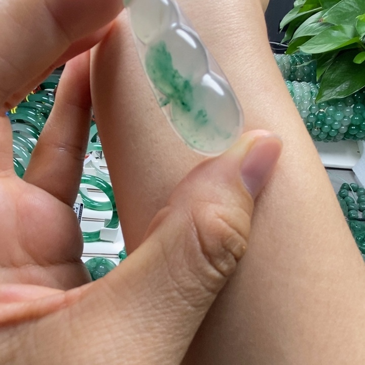 石英质玉未镶嵌手镯