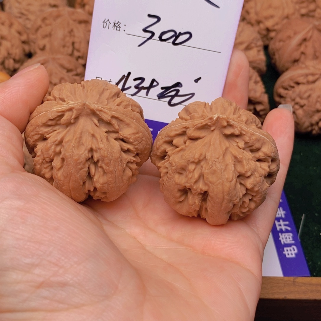 时***）文玩核桃霸王龙核桃