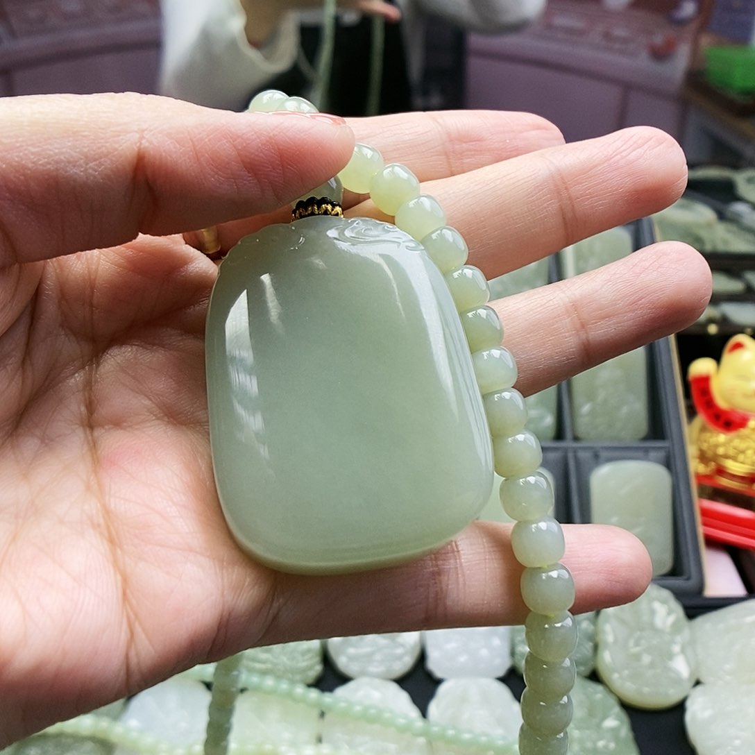 和田玉颈饰未镶嵌沽**风