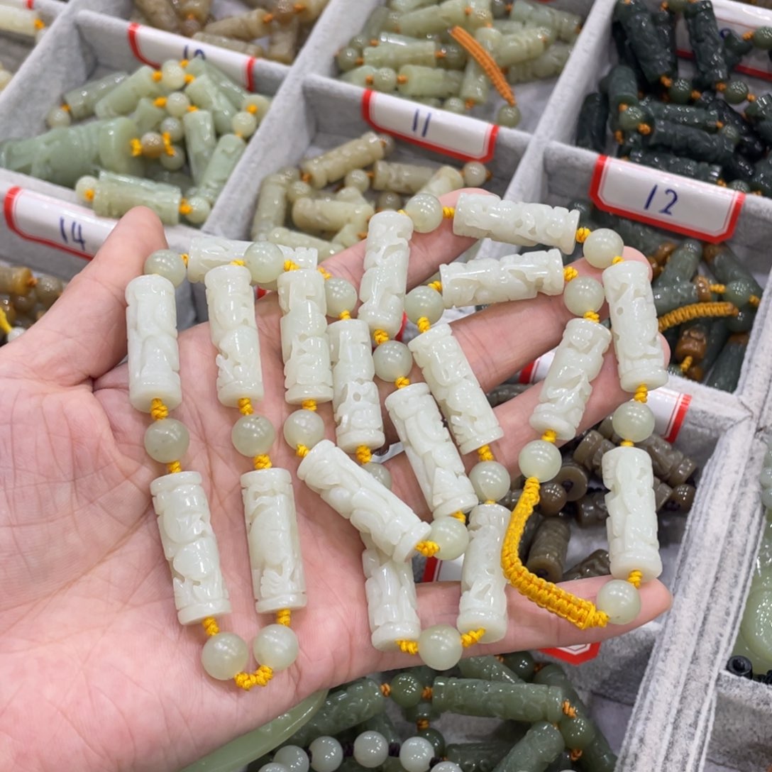 颈饰未镶嵌和田玉沧**笑