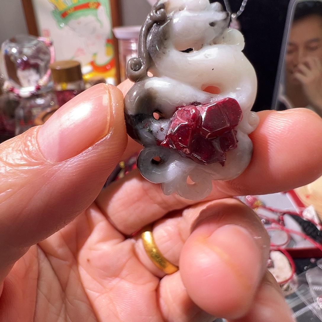 天然辰砂龙牌雕刻