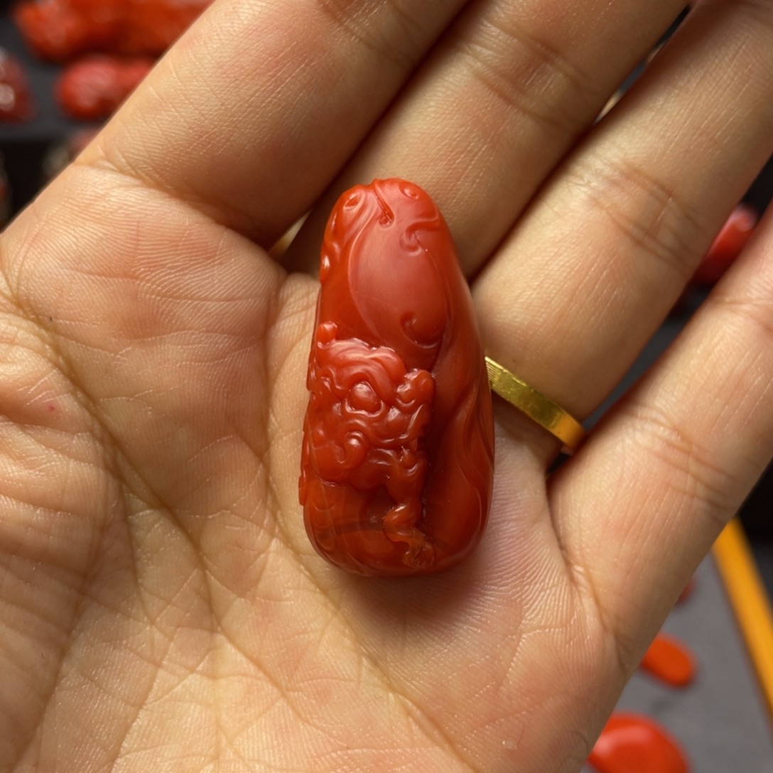 南红玛瑙未镶嵌颈饰大水沟原矿柿子红仿古龙吊坠12.1