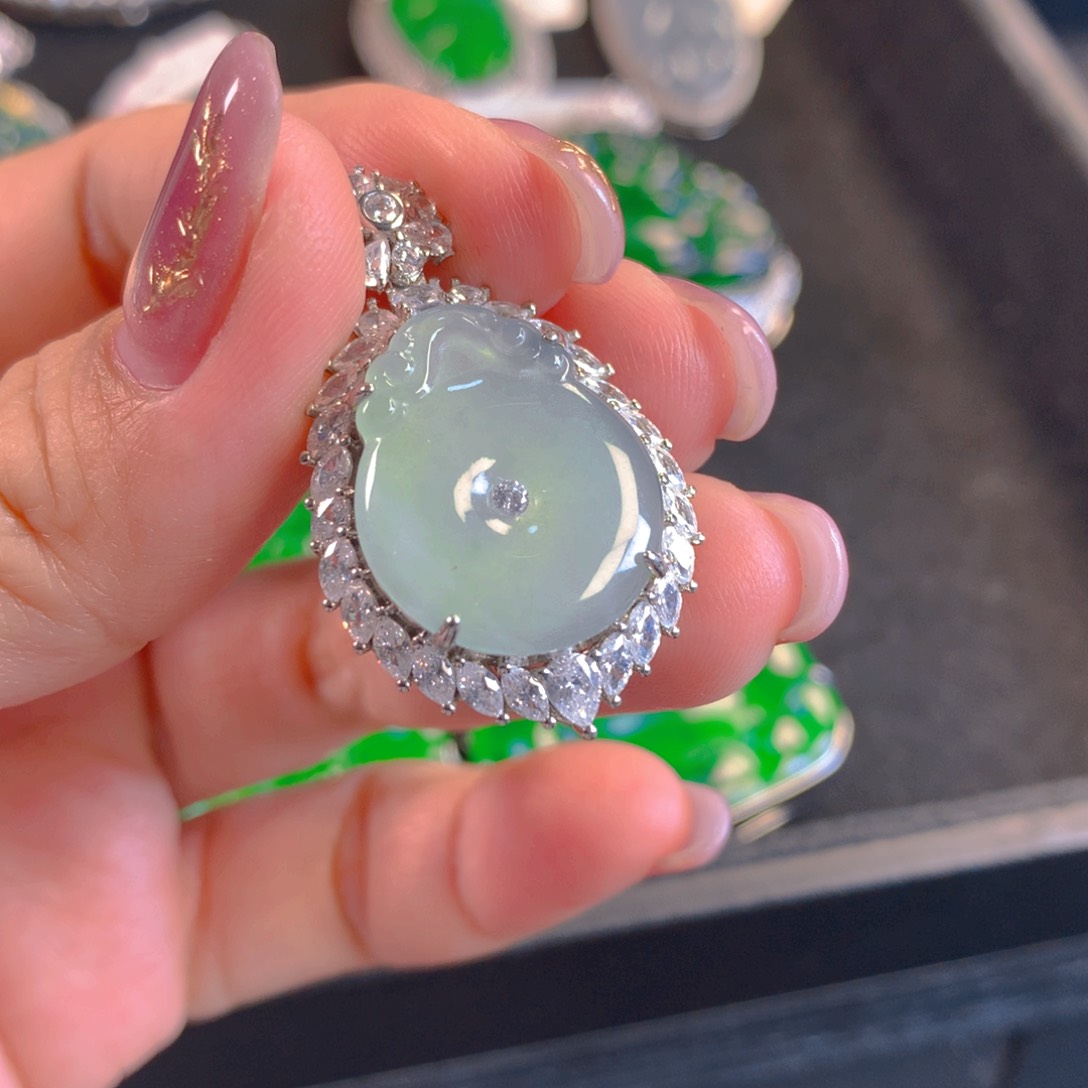 翡翠颈饰未镶嵌翡翠