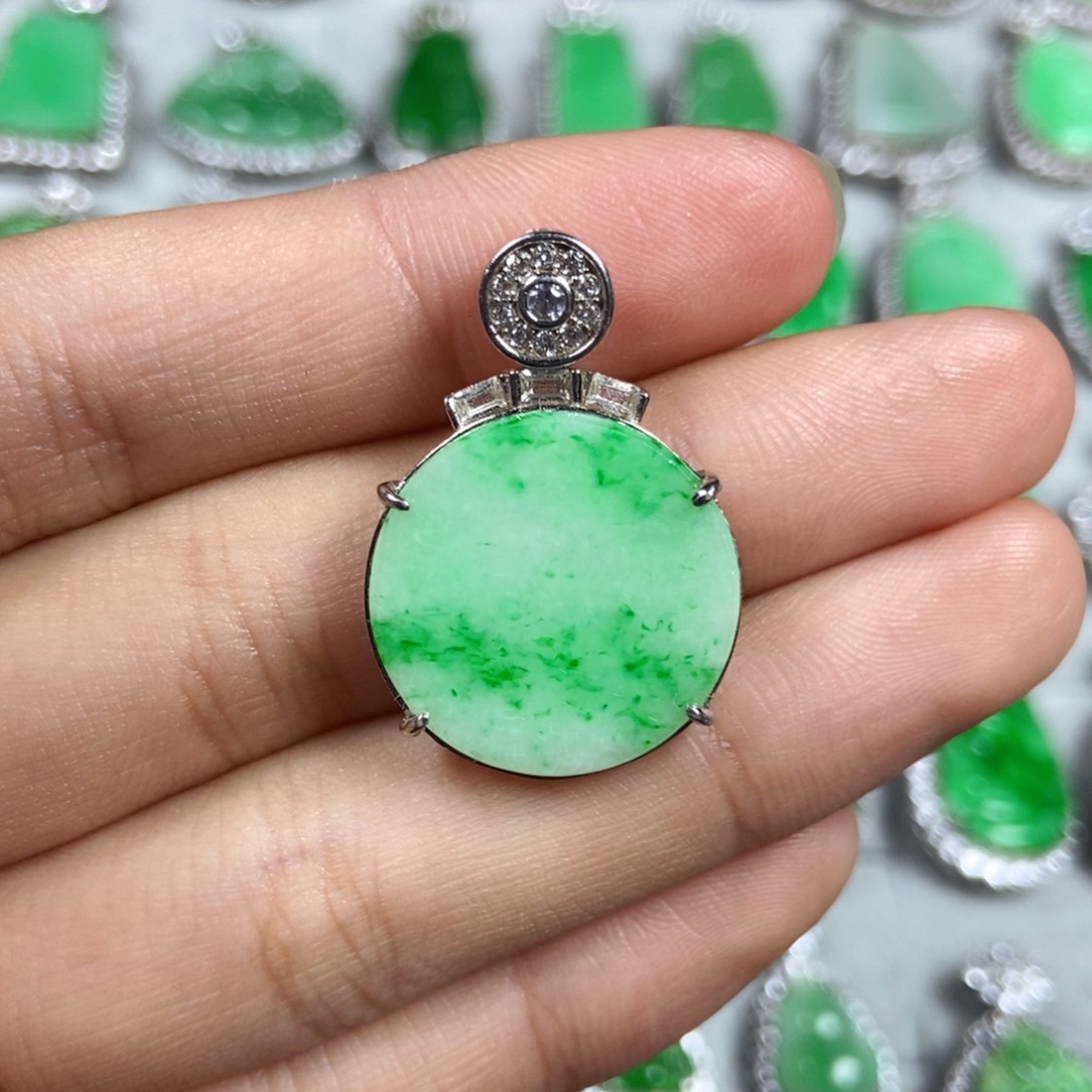 颈饰未镶嵌翡翠圆