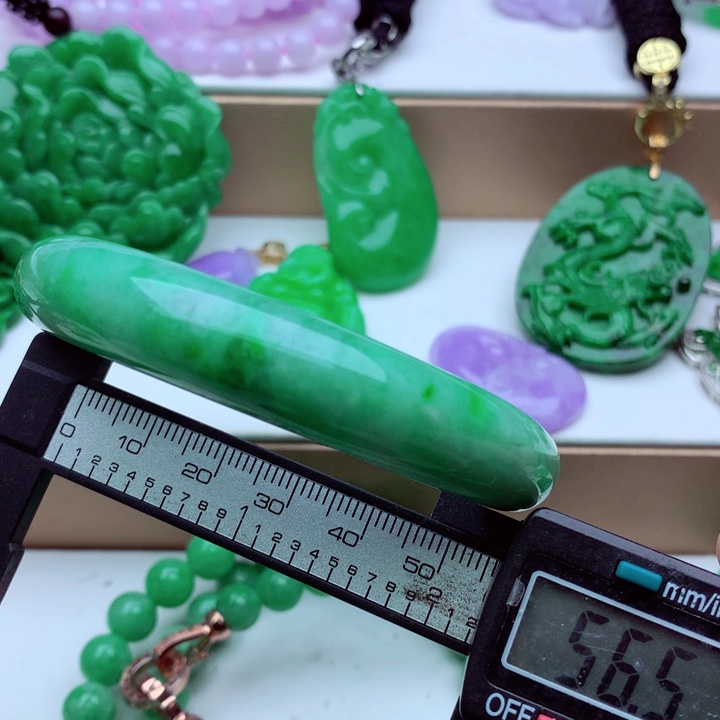 翡翠未镶嵌手镯…．，