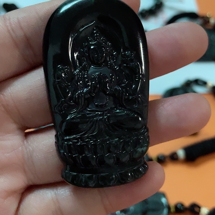 翡翠颈饰未镶嵌妥*的