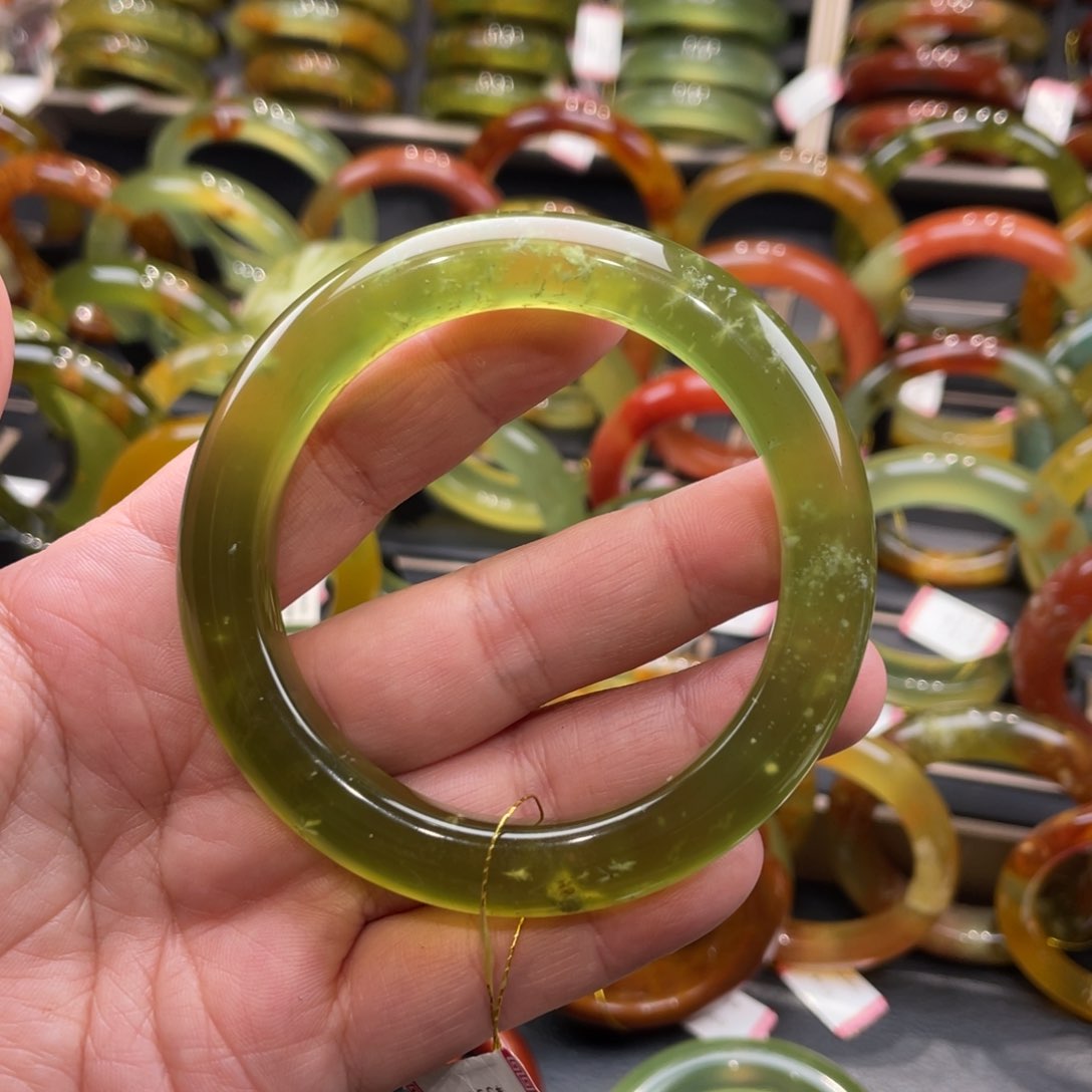 蛇纹石玉手镯未镶嵌