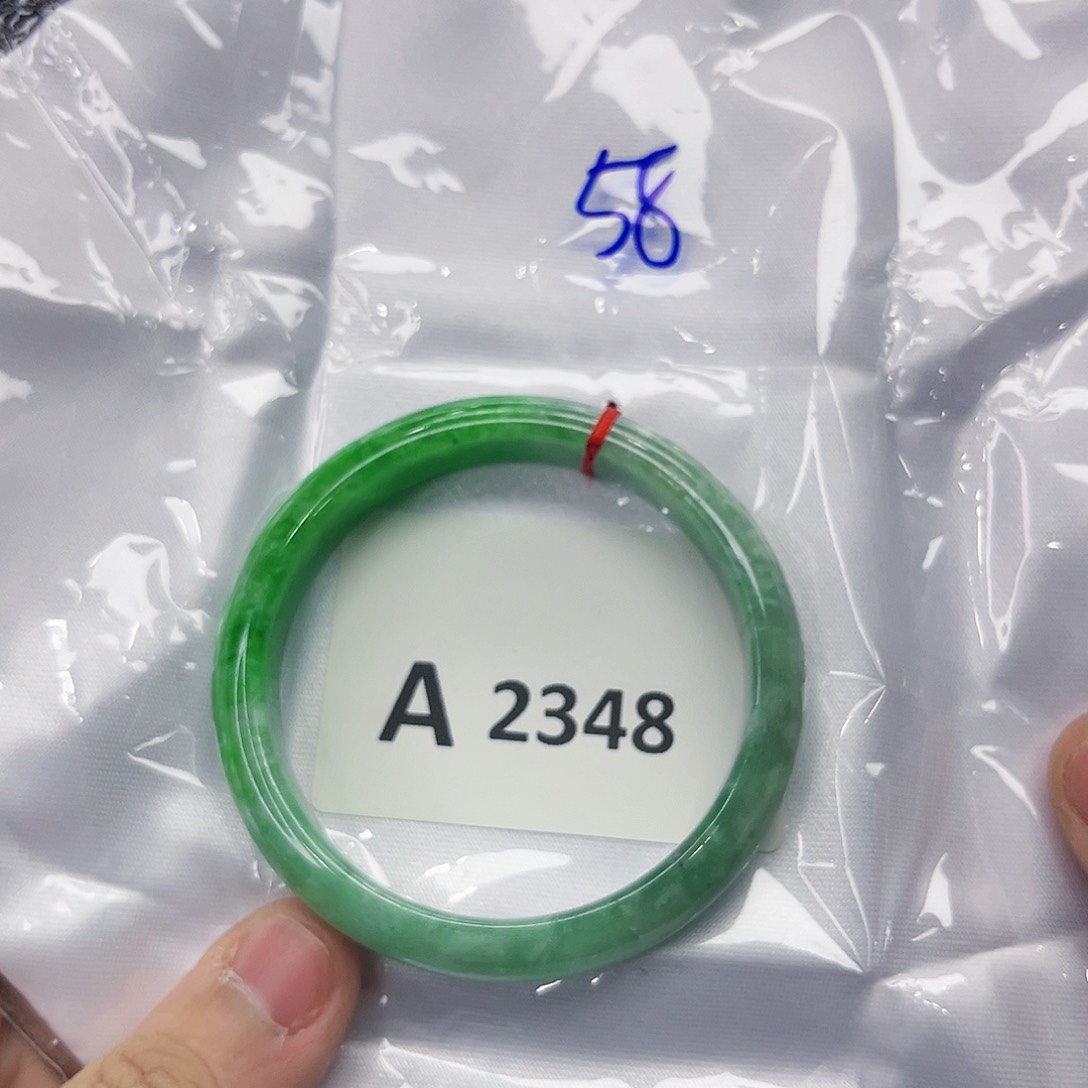 翡翠手镯未镶嵌多样性