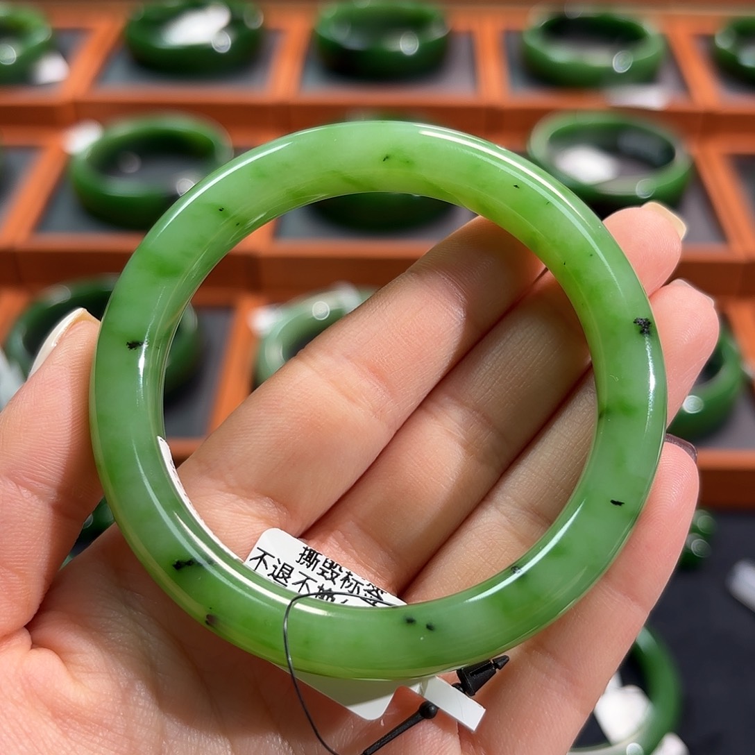 和田玉（碧玉）未镶嵌手镯苹果绿/乌兰海/正装