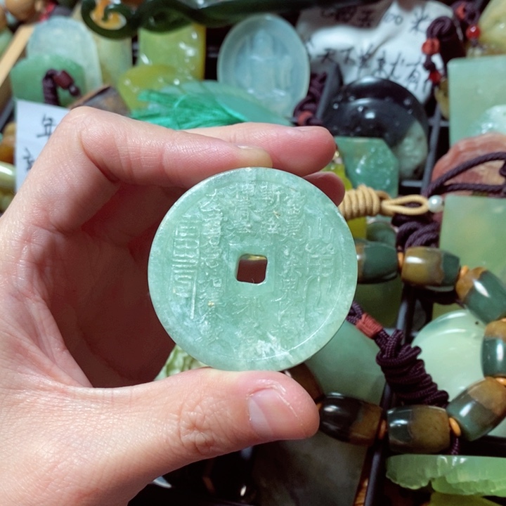 蛇纹石玉颈饰未镶嵌