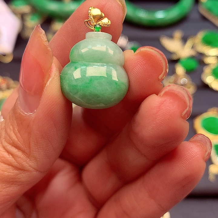 翡翠颈饰18K金镶嵌翡翠