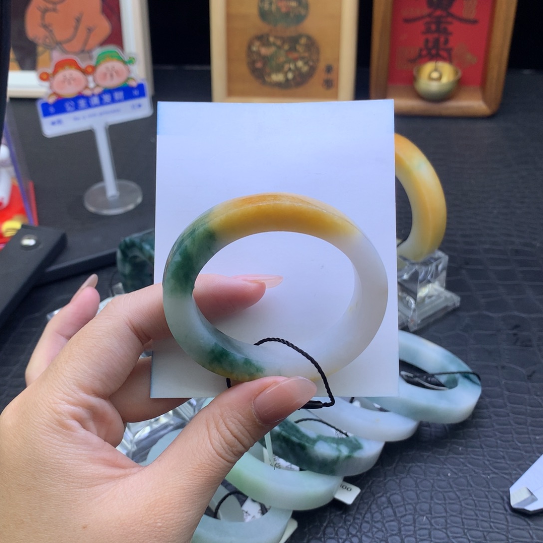 定制翡翠未镶嵌翡翠手镯