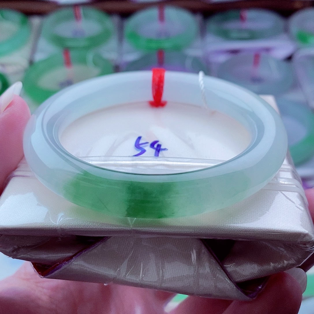 翡翠未镶嵌手镯（圆镯）609意境飘花冰透冰胶起光