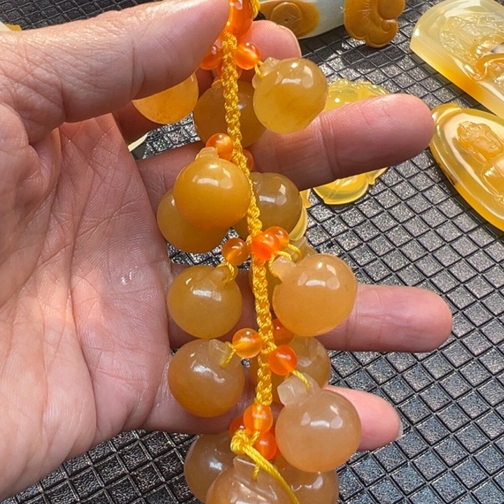 石英质玉（黄龙玉）颈饰未镶嵌