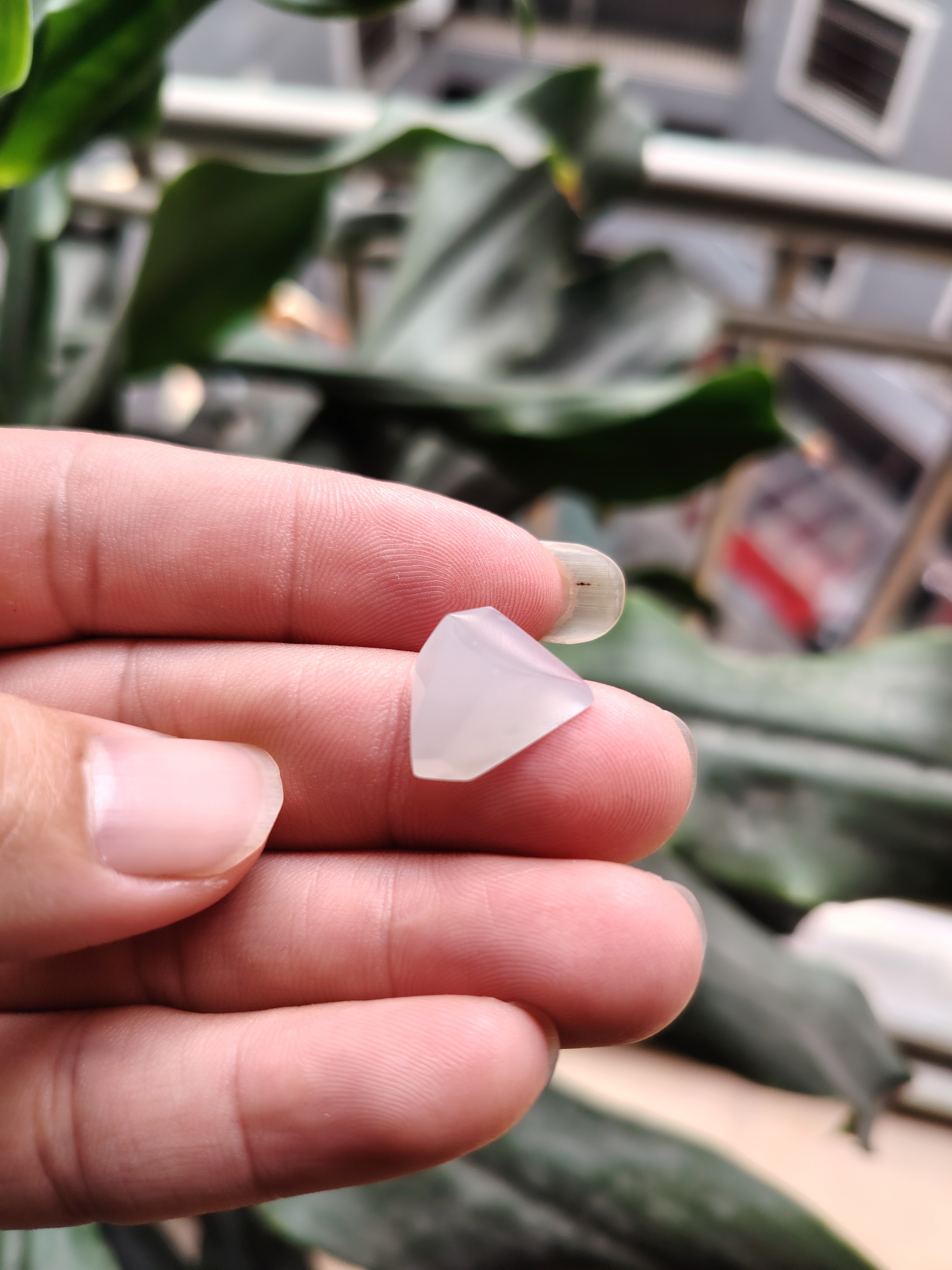 缅甸天然翡翠白冰蛋面