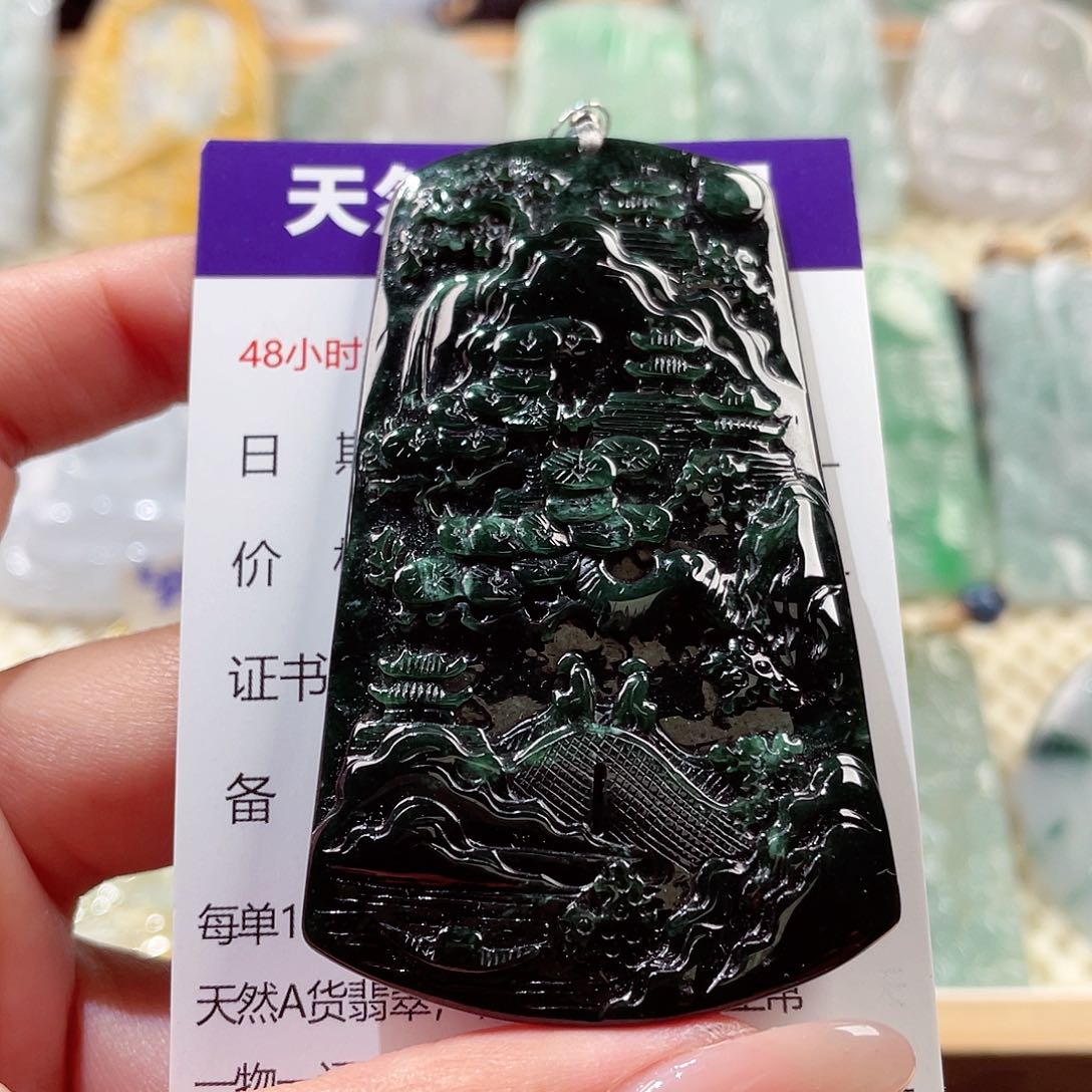 翡翠未镶嵌颈饰山水