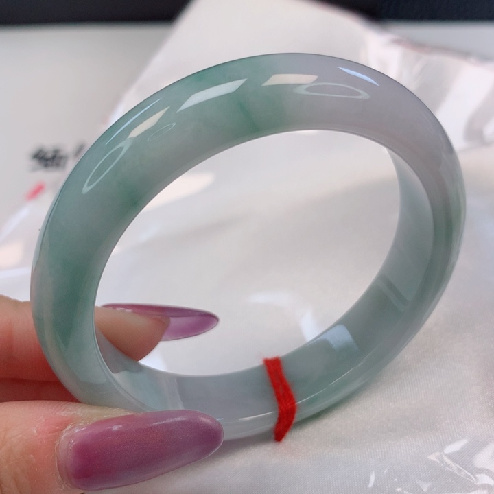 翡翠手镯未镶嵌54圈