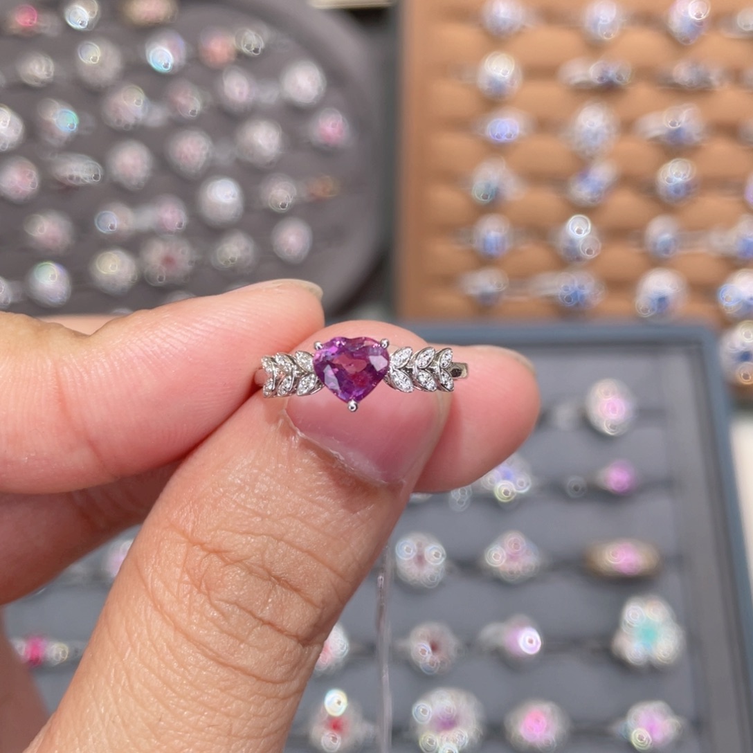 彩色蓝宝石戒指18K金镶嵌1.05ct 无烧