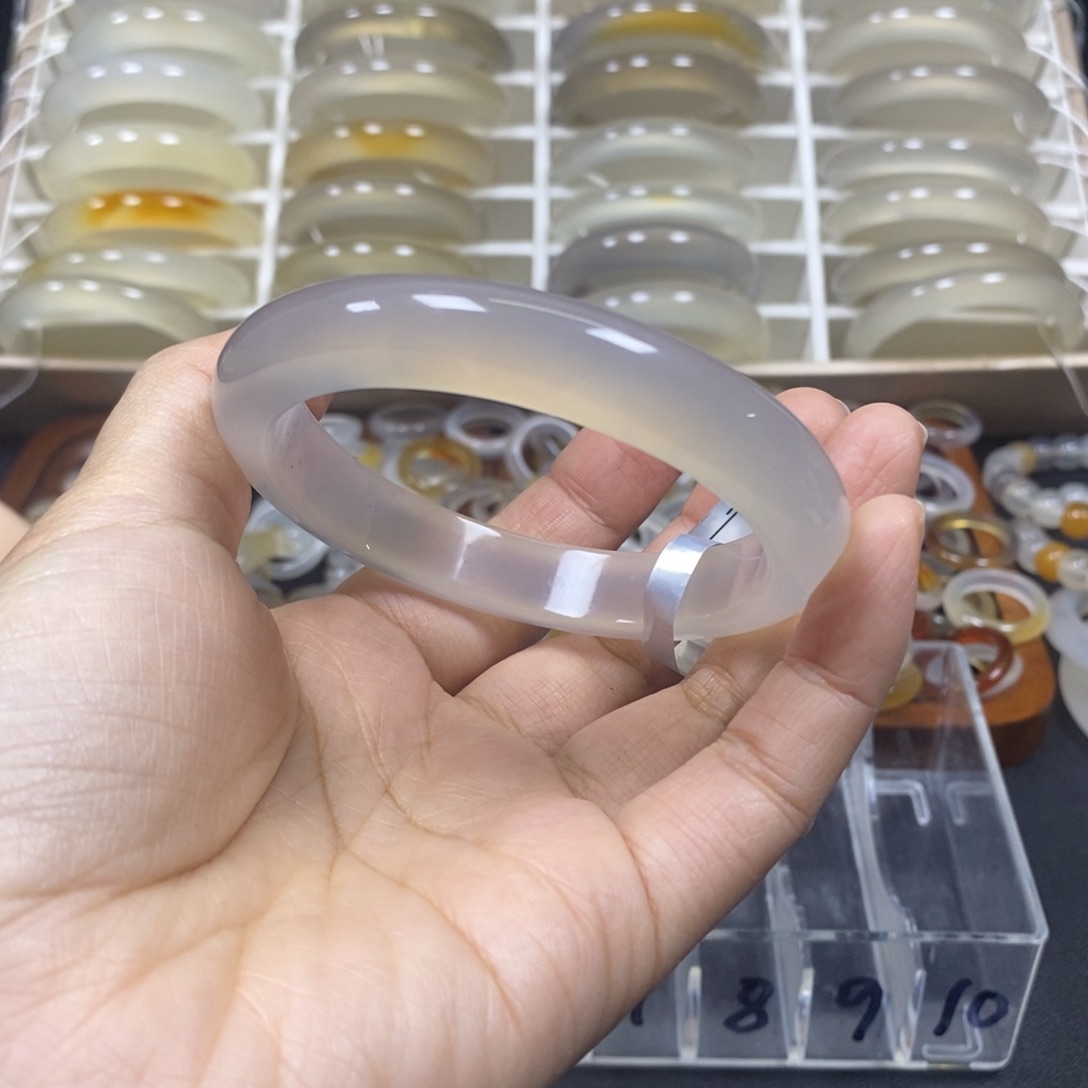 玛瑙/玉髓未镶嵌手镯60+